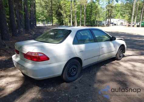 2000 Honda Accord 2.3 Lx from USA, damaged, VIN JHMCG5641YC040581